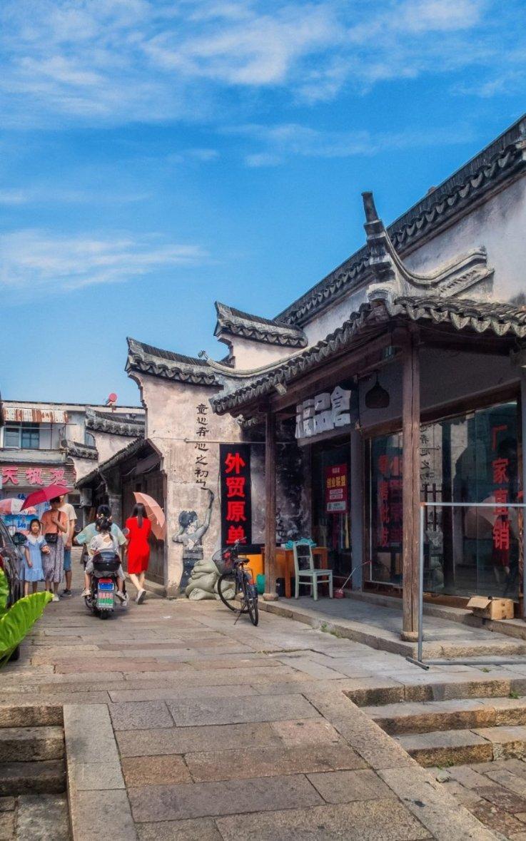 曾经风靡全国的降央卓玛，歌坛销声匿迹背后的深层谜团